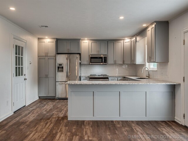 kitchen featuring sink, stainless steel appliances, gray cabinets, and dark wood-type flooring