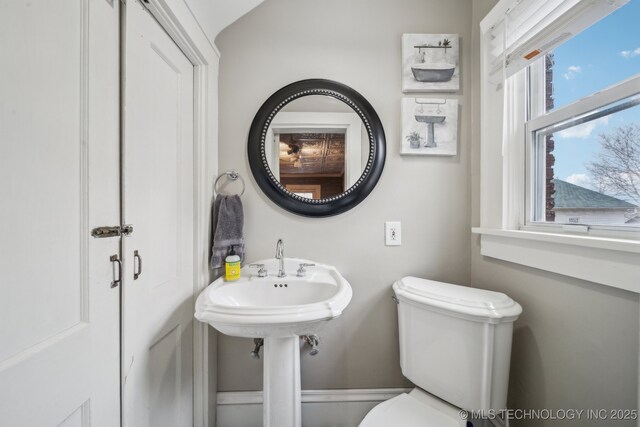 1715 Grandview Ave, Pawhuska, OK 74056 - half bathroom featuring toilet