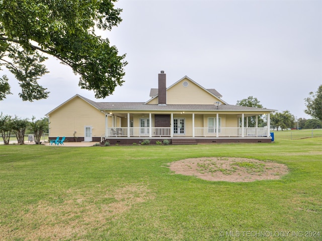 view of front of property featuring a front yard and covered porch