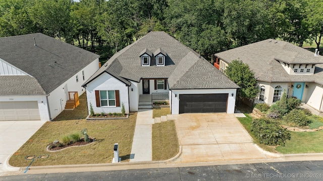 view of front facade with a front yard