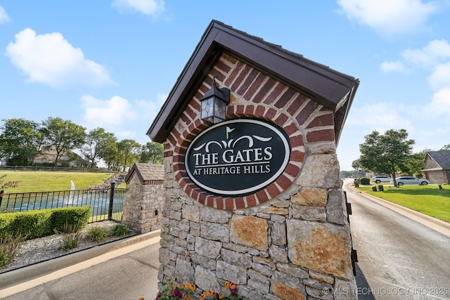 view of community / neighborhood sign