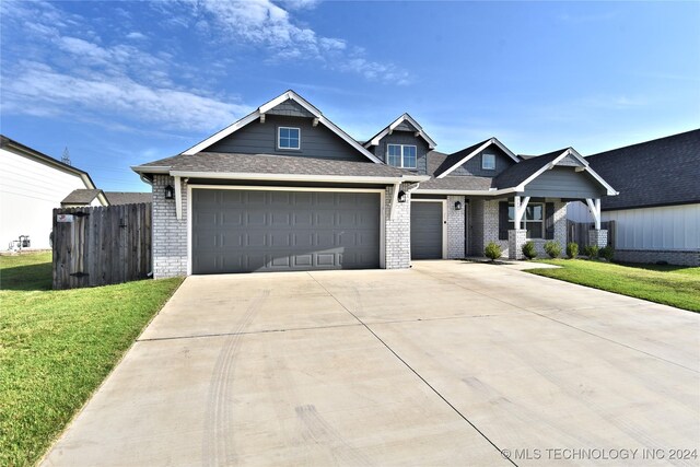 view of front facade featuring a garage and a front lawn