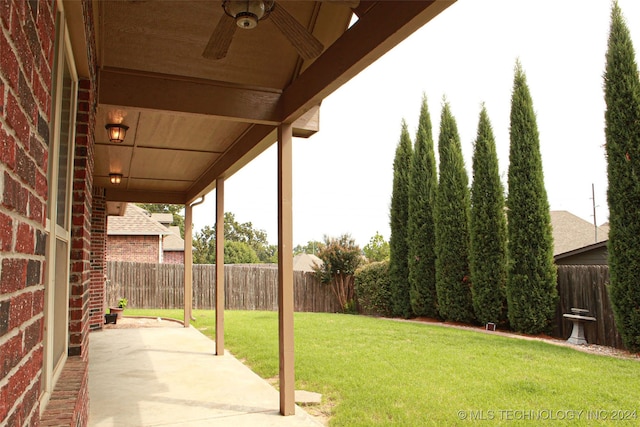 view of yard featuring ceiling fan and a patio