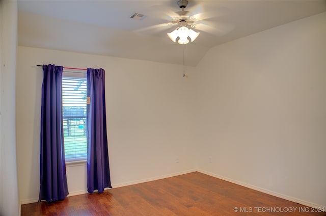 unfurnished room featuring dark wood-type flooring and ceiling fan