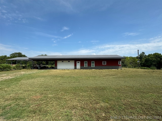 view of front of house with a front lawn