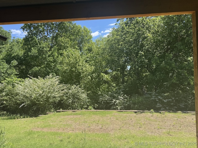807 E Jacksonville St, Broken Arrow, OK 74012 - view of grassy yard