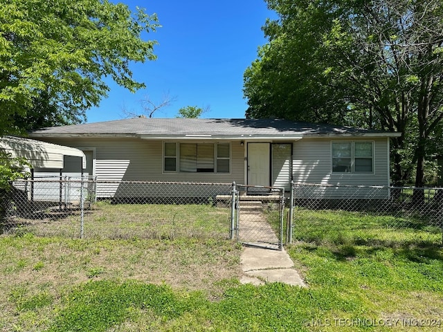 view of front of property with a front yard