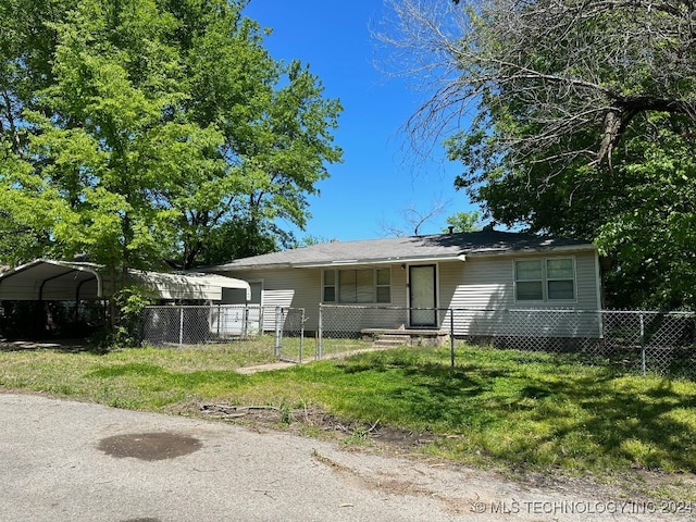 view of front of home with a carport and a front lawn