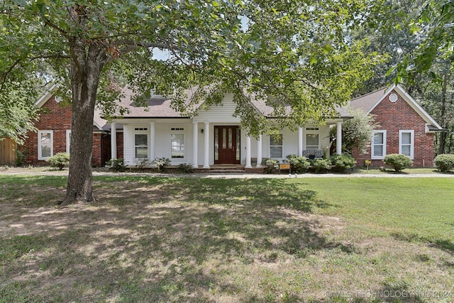 view of front of home with a front lawn