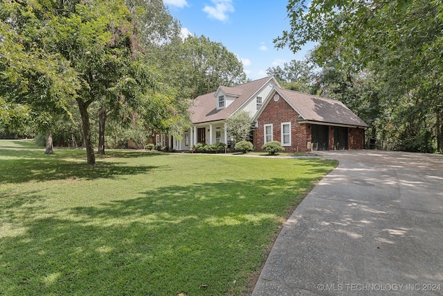 view of front of house with a front lawn