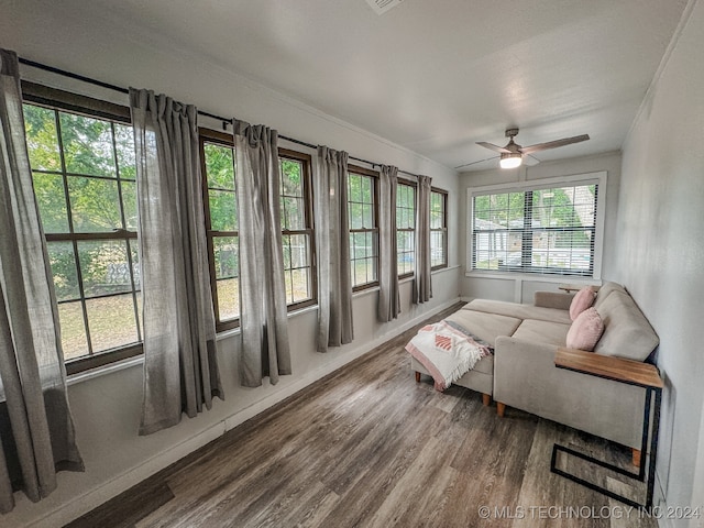 sunroom with ceiling fan