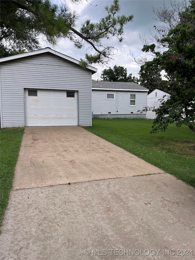 exterior space featuring a lawn