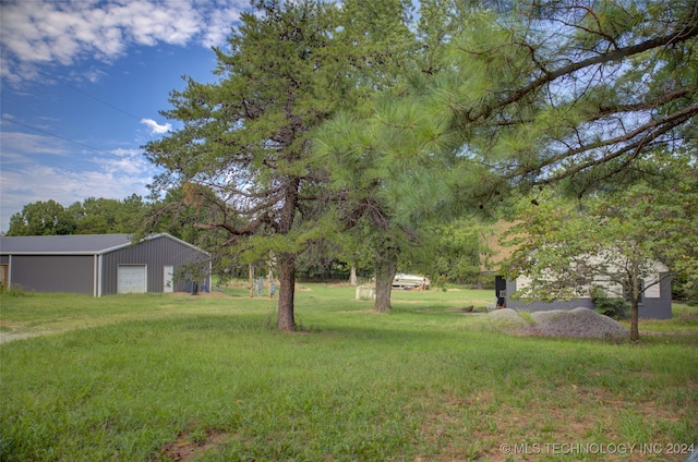 view of yard featuring an outbuilding and a garage