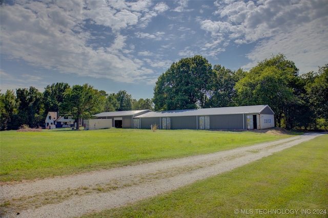 ranch-style house featuring a front lawn