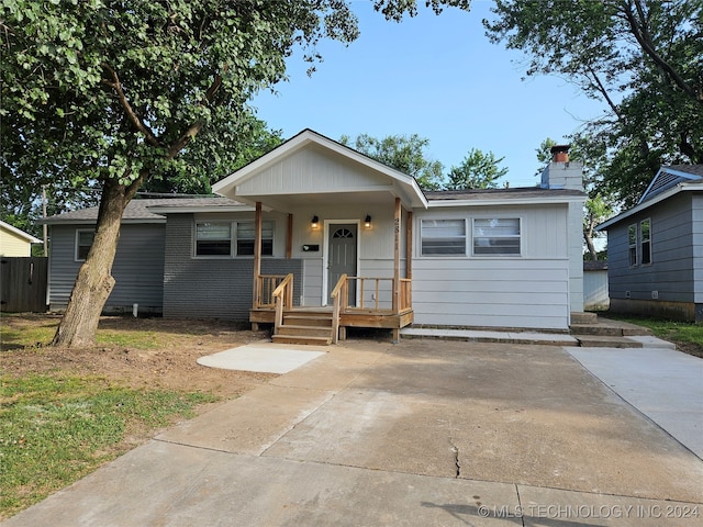 view of front of house with covered porch