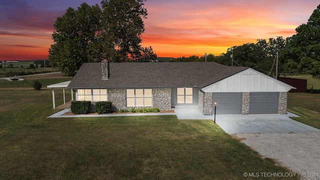 view of front facade featuring a lawn and a garage