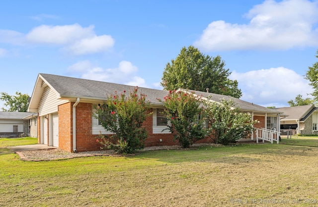 view of front of property featuring a garage and a front lawn