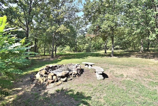 view of yard featuring a fire pit