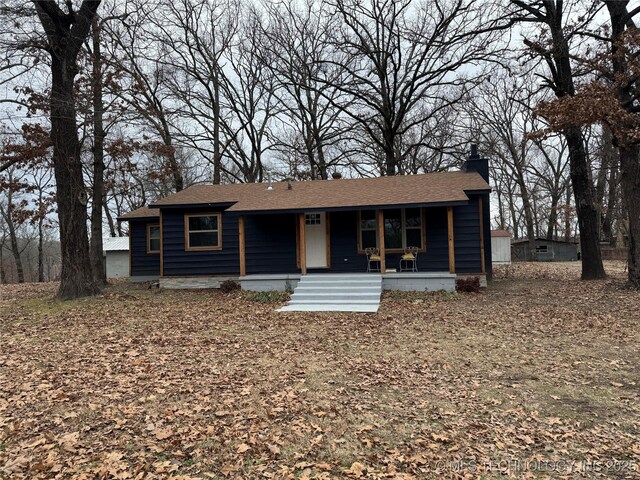 ranch-style home with a porch