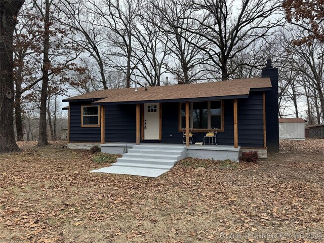 view of front of property featuring a porch