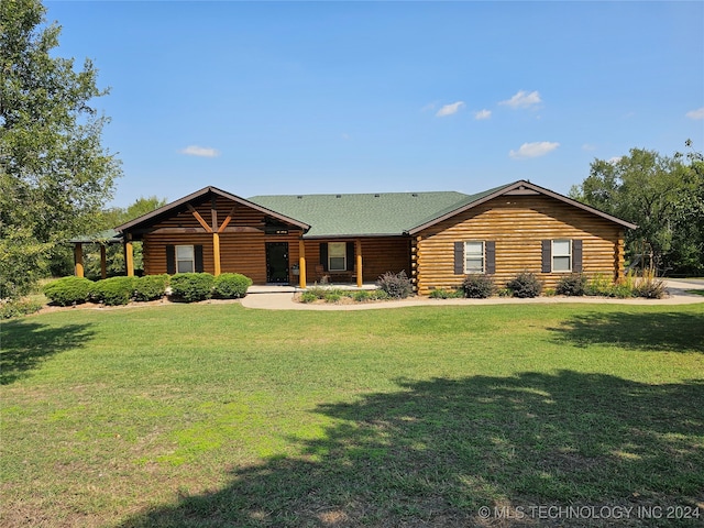 log home featuring a front yard