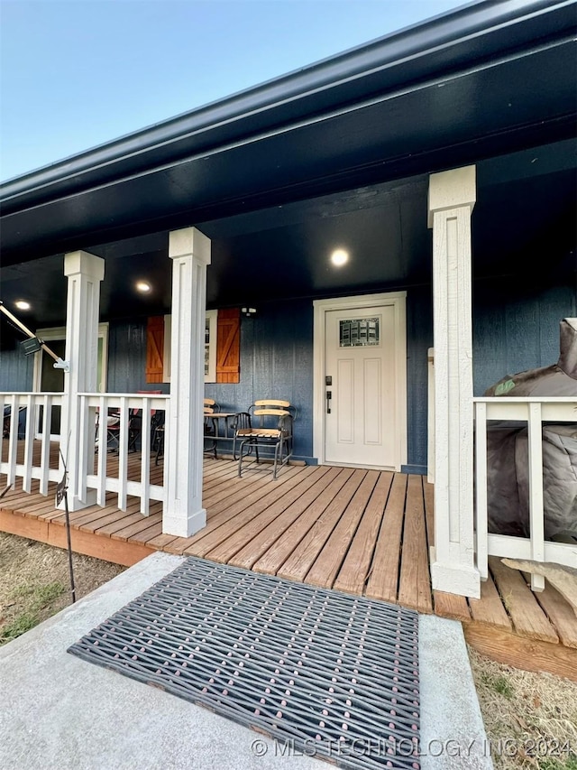 114399 Oak Rd, Eufaula, OK 74432 - view of exterior entry with a porch