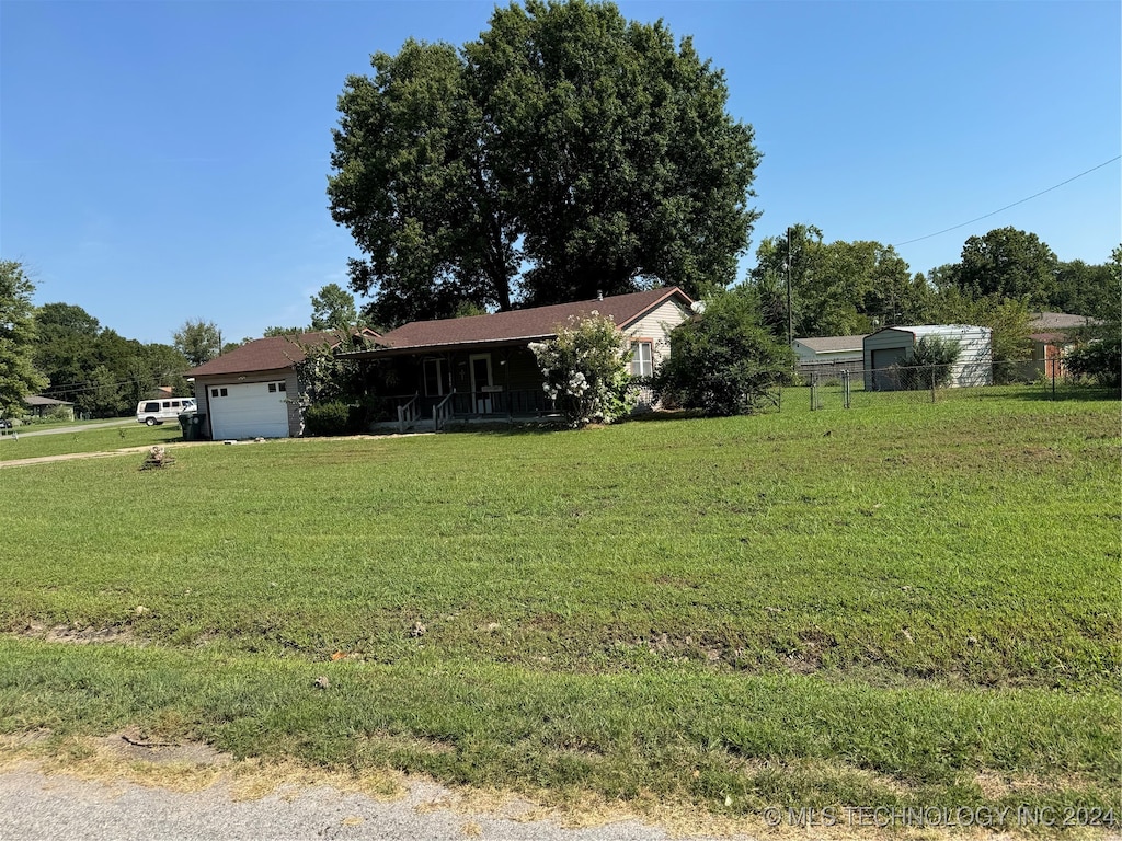 view of front of house with a garage and a front yard