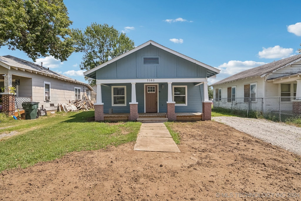 view of front of house with a front lawn and covered porch