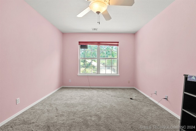 carpeted empty room featuring ceiling fan