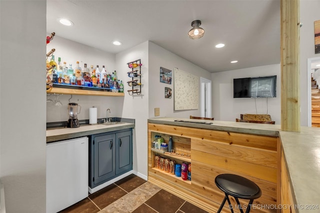 bar featuring sink and refrigerator