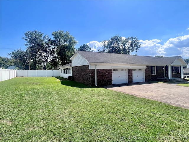 view of front of property featuring a garage and a front yard