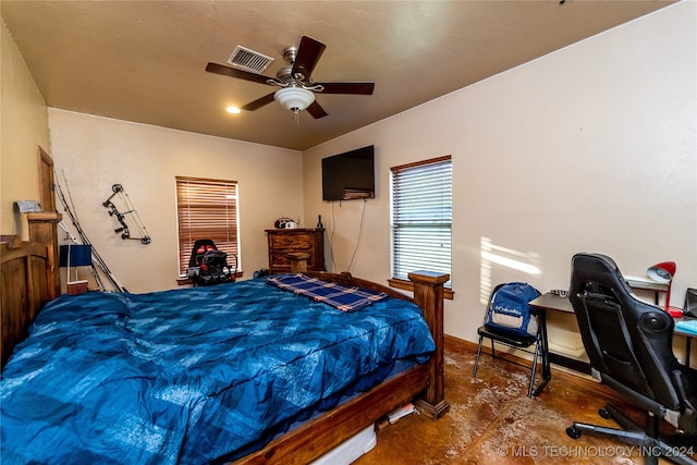 bedroom with ceiling fan