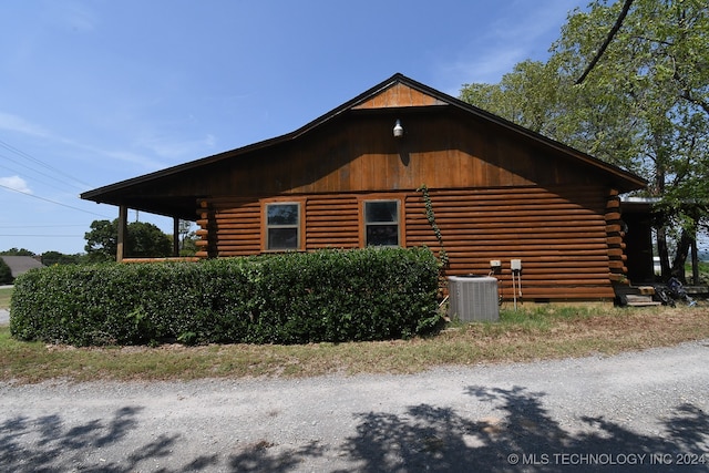 view of home's exterior with cooling unit