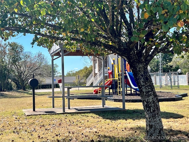 view of jungle gym featuring a yard