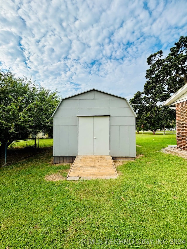 view of outdoor structure with a yard