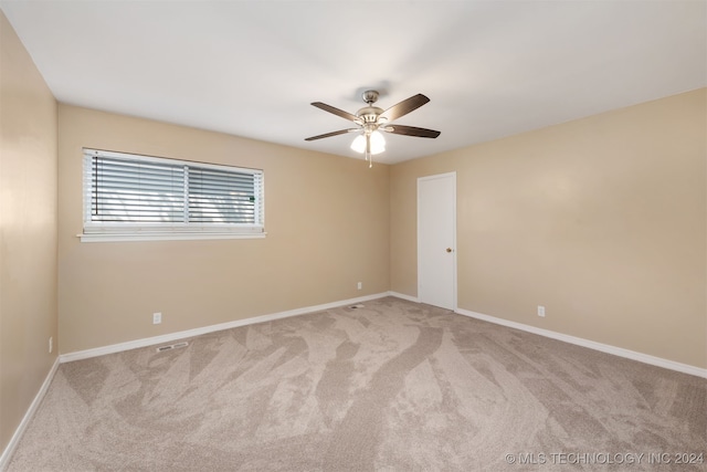 empty room featuring light carpet and ceiling fan