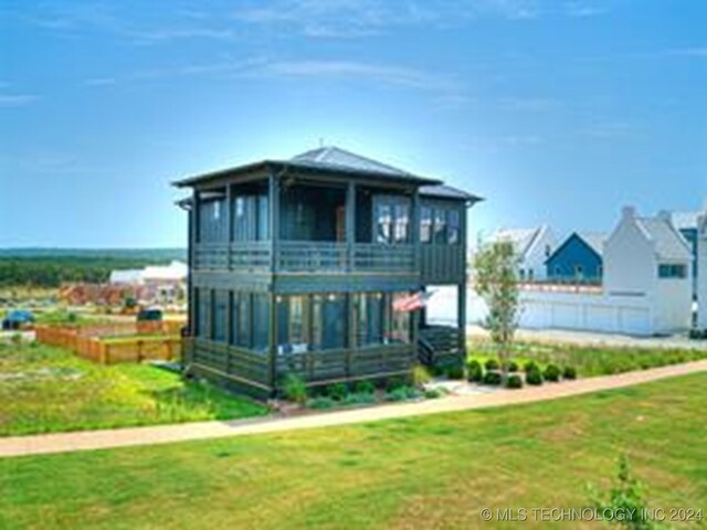 view of front of house featuring a front yard