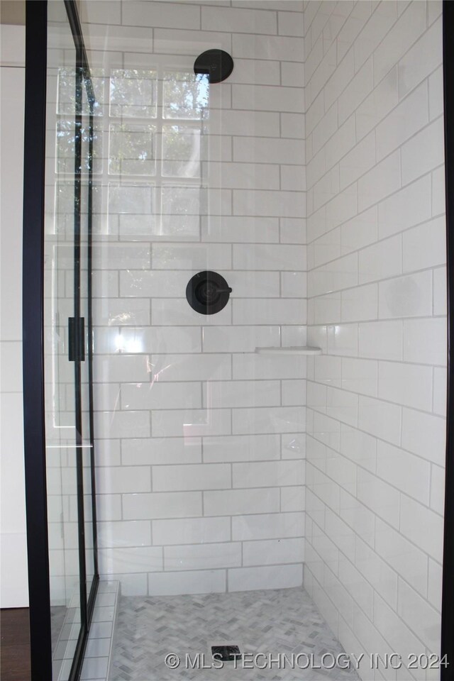 full bath featuring a tile shower