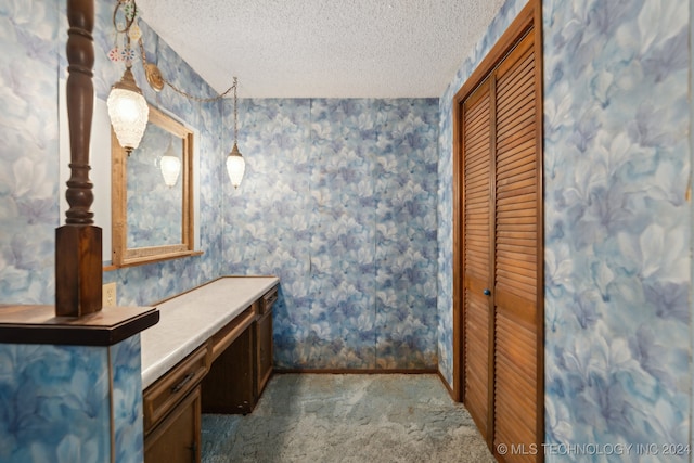 bathroom featuring a textured ceiling