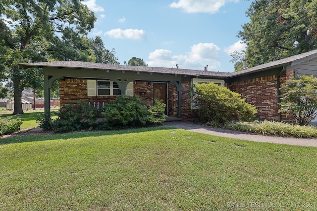 ranch-style home with a front yard