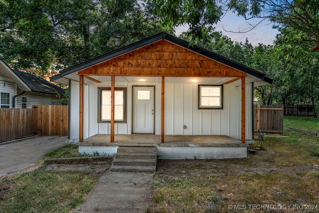 view of front of home featuring covered porch