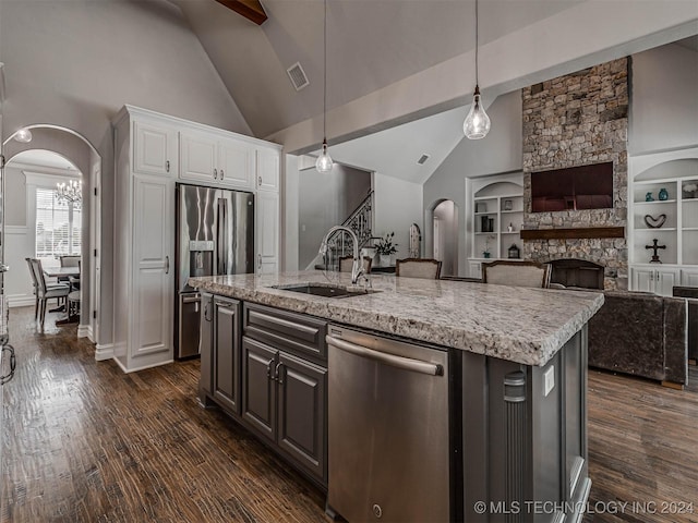 kitchen featuring sink, dark wood-type flooring, a kitchen island with sink, white cabinetry, and stainless steel appliances