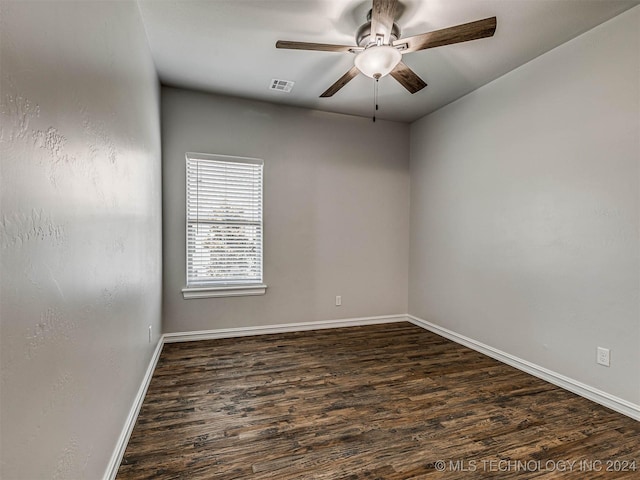 unfurnished room featuring dark wood-type flooring and ceiling fan