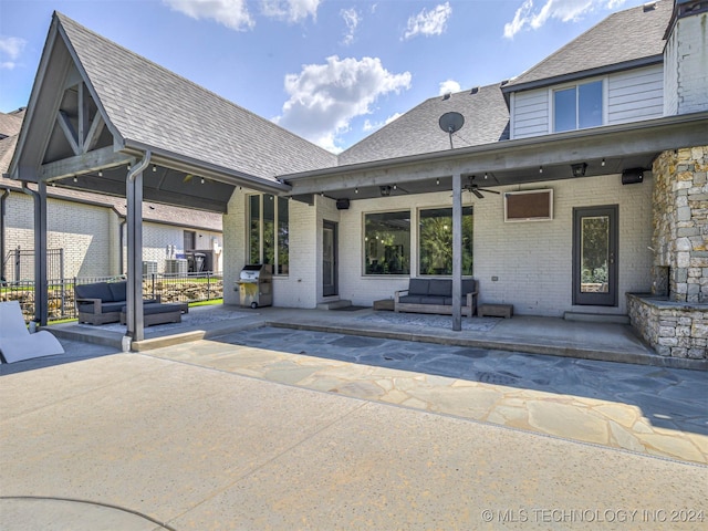 view of front of house featuring ceiling fan, outdoor lounge area, and a patio area