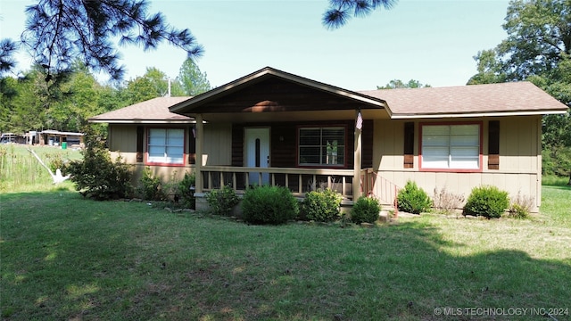 view of front of property with covered porch and a front lawn