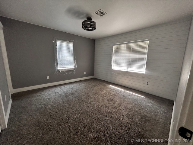 spare room featuring carpet flooring