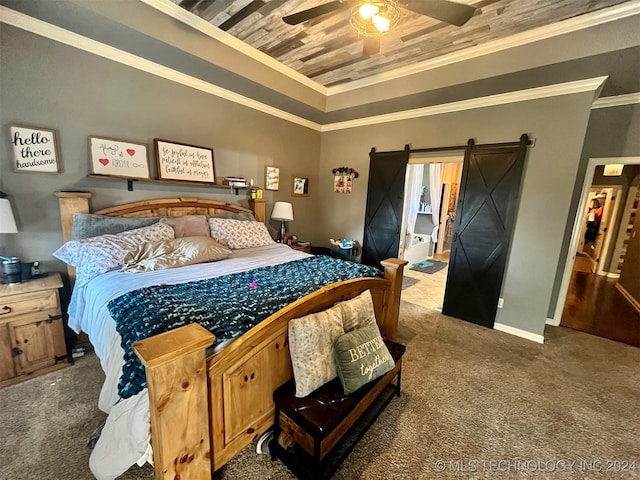 bedroom with carpet flooring, ceiling fan, a barn door, and ornamental molding