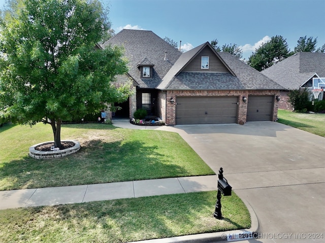 view of front of home featuring a front yard