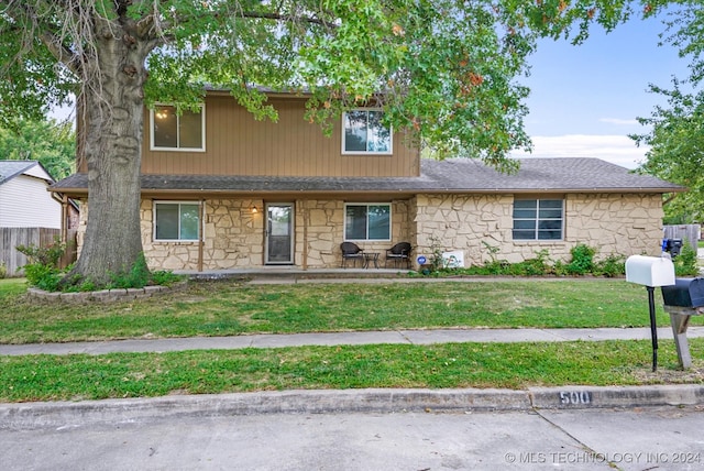 view of front of house featuring a front yard