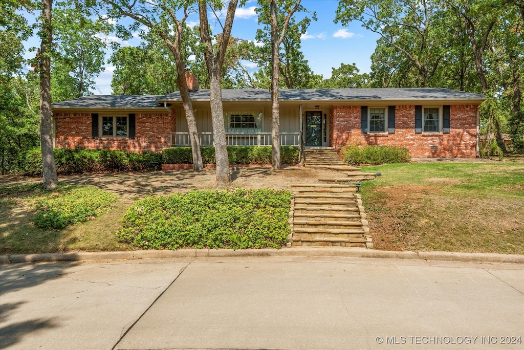 ranch-style home featuring covered porch